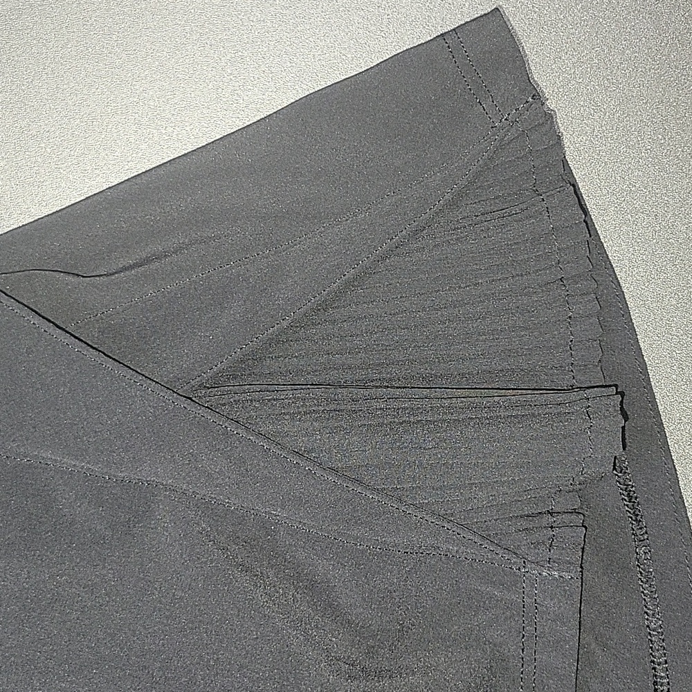 SOLD  Lululemon Play Off The Pleats tennis golf  skirt  skort sz 6 pickle black - Picture 5 of 8